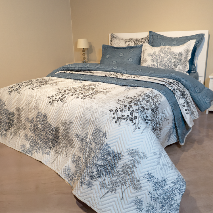 CUBRECAMAS ULTRADELGADAS EN MICROFIBRA